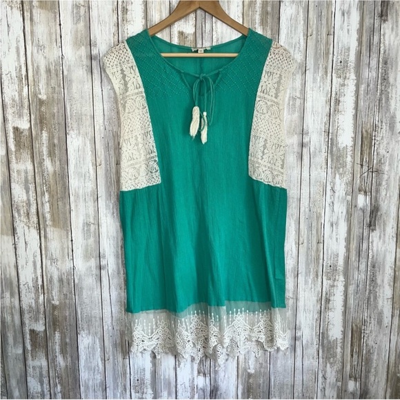 Umgee Tops - Umgee Green & Lace Sleeveless Tunic